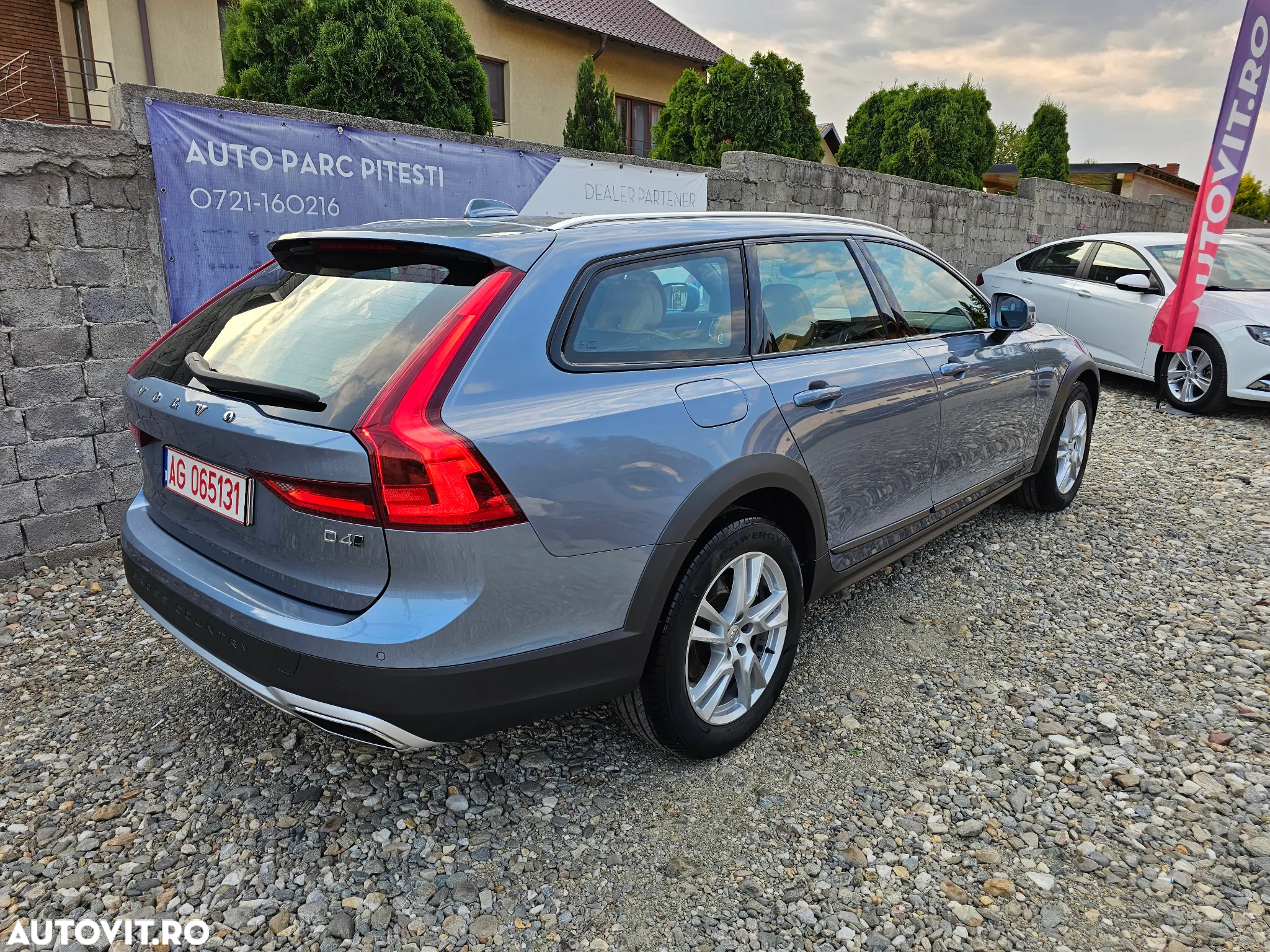 Volvo V90 Cross Country D4 AWD Geartronic Pro - 3