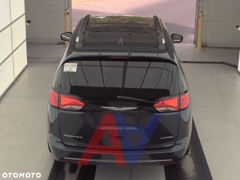 Chrysler Pacifica - 8