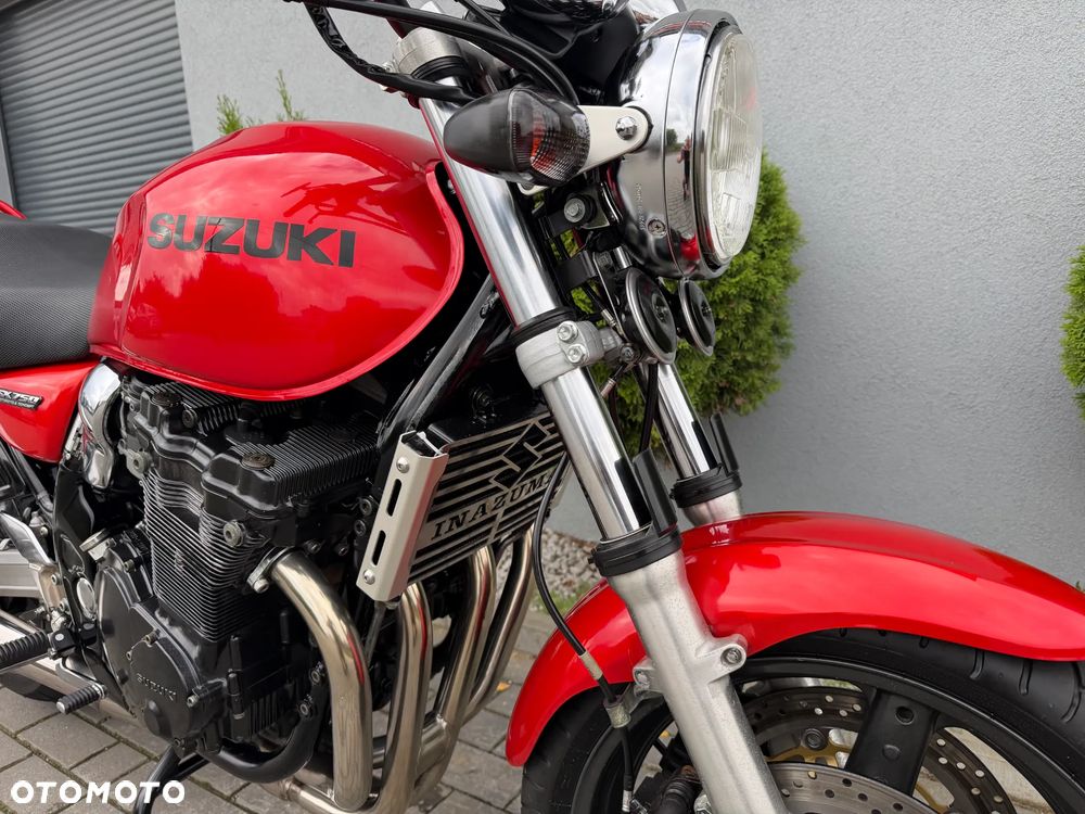 Suzuki GSX - 11