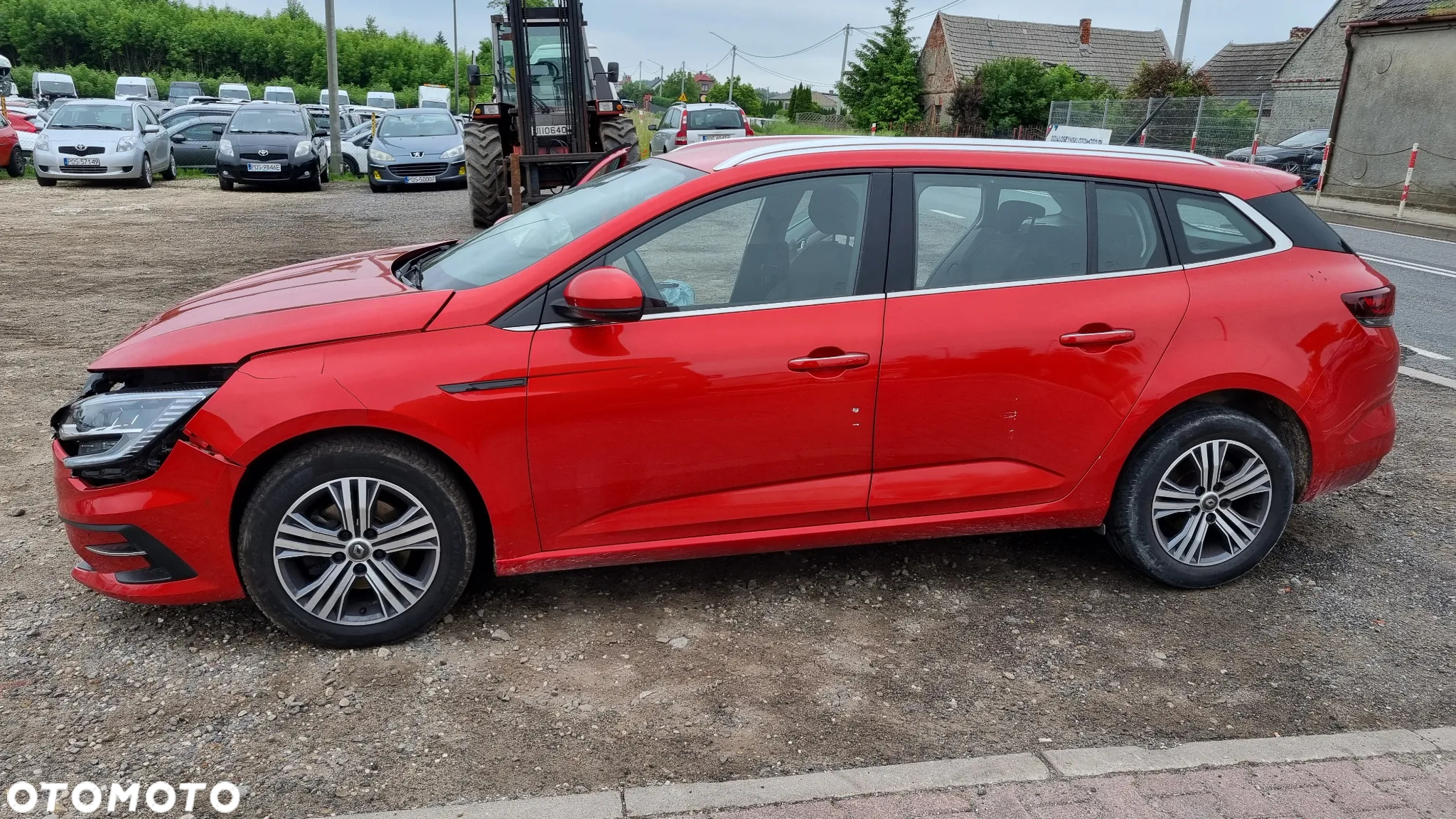 Renault Megane Grandtour TCe 140 GPF BUSINESS EDITION - 17