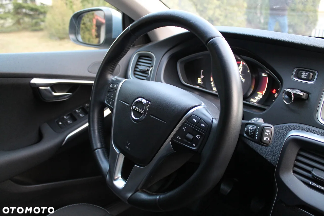 Volvo V40 D2 Momentum - 22