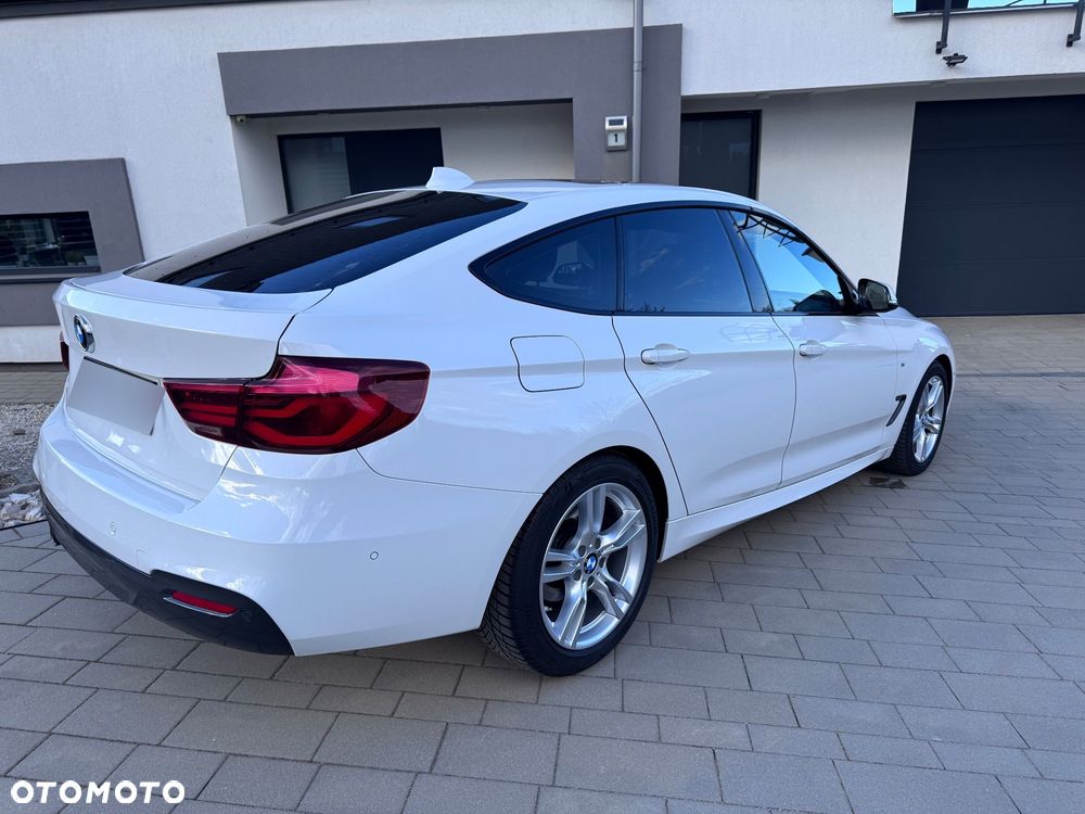 BMW 3GT 330i xDrive M Sport - 3