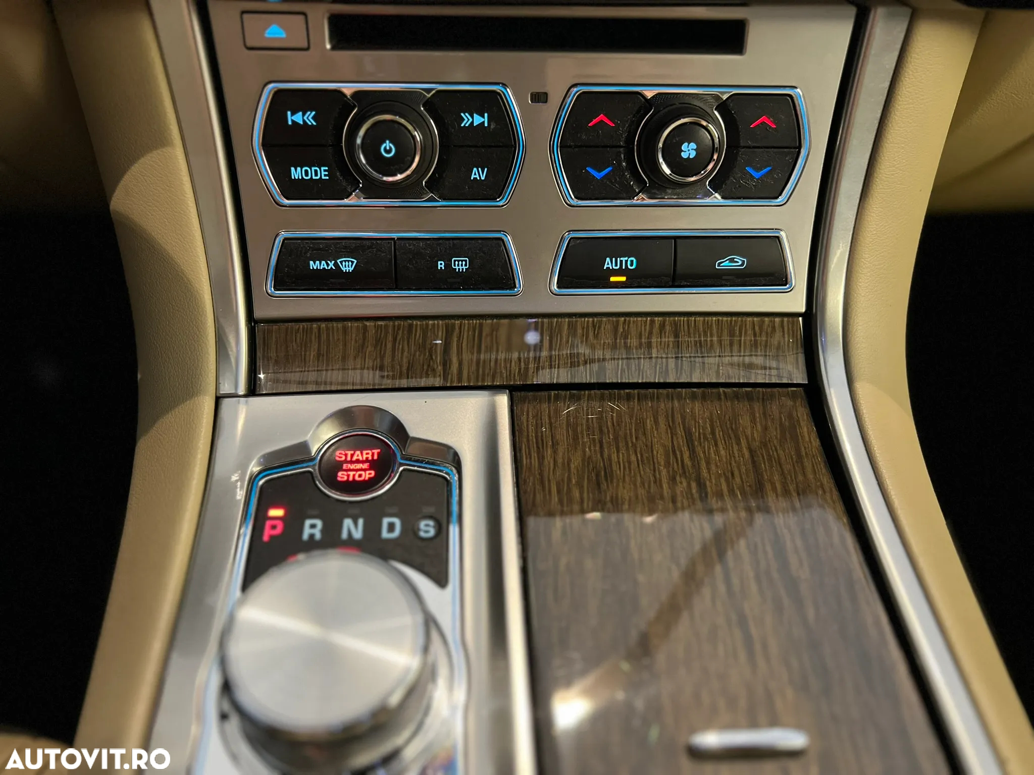 Jaguar XF 3.0 V6 Diesel Sportbrake - 23