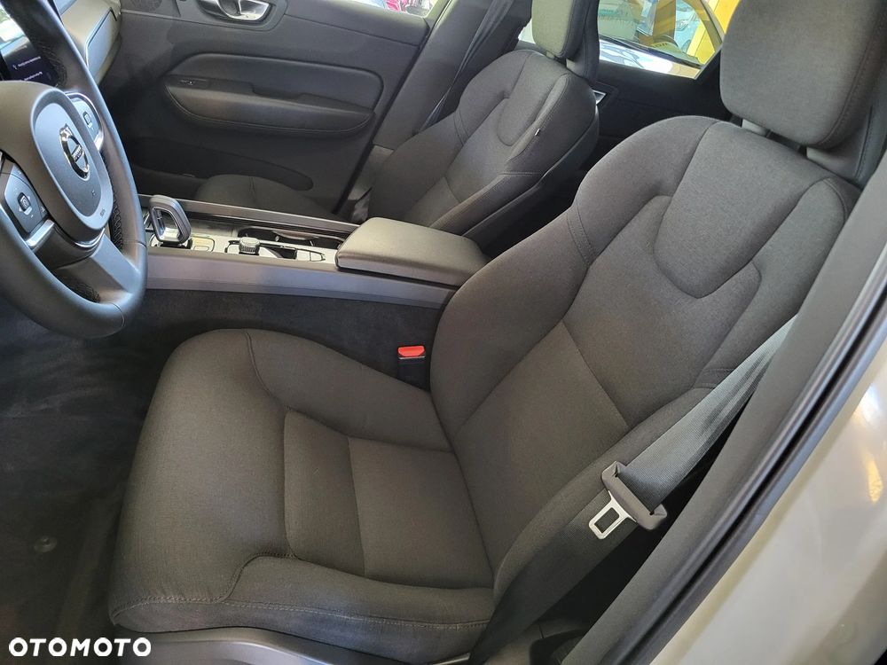 Volvo XC 60 B4 B Momentum Pro - 7
