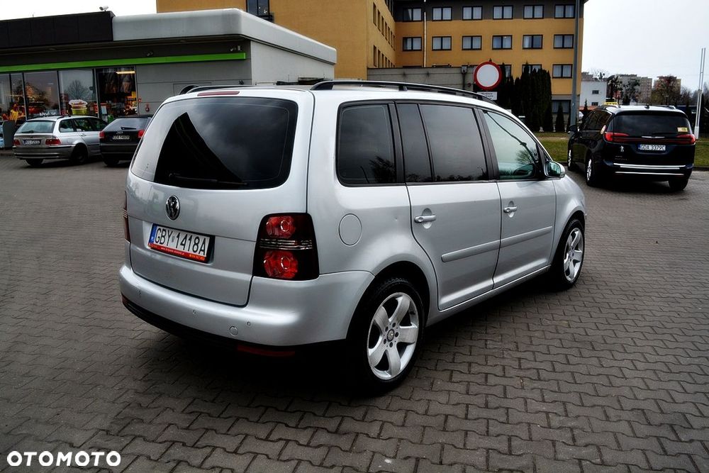 Volkswagen Touran 1.9 TDI DPF DSG United - 4