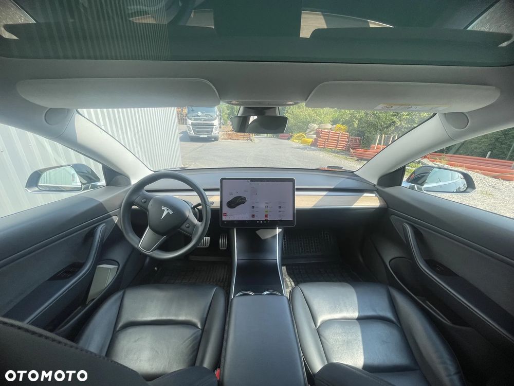 Tesla Model 3 - 8