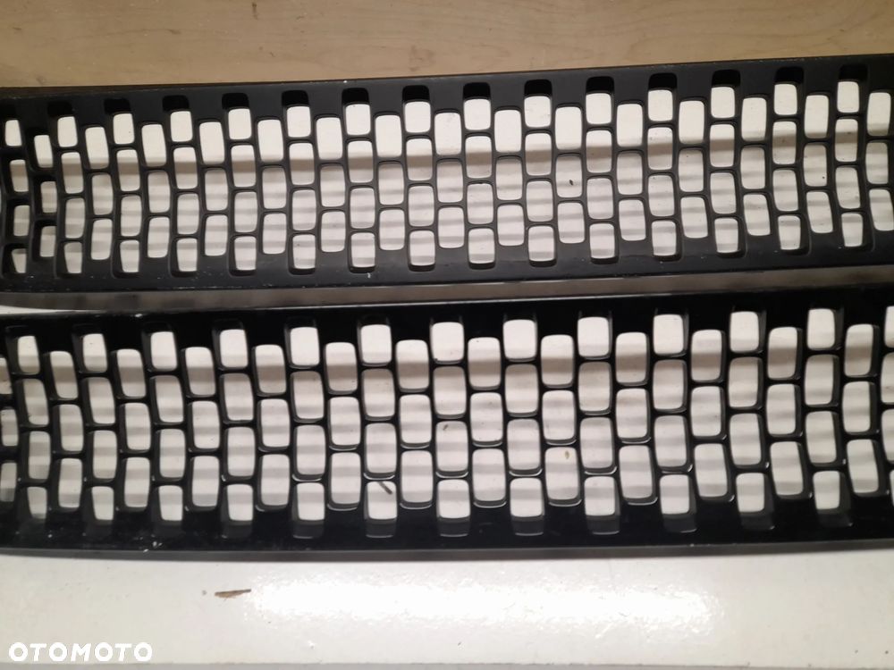 FIAT 500 II KRATKA ATRAPA ZDERZAKA PRZÓD ŚRODKOWA 735714158 - 3