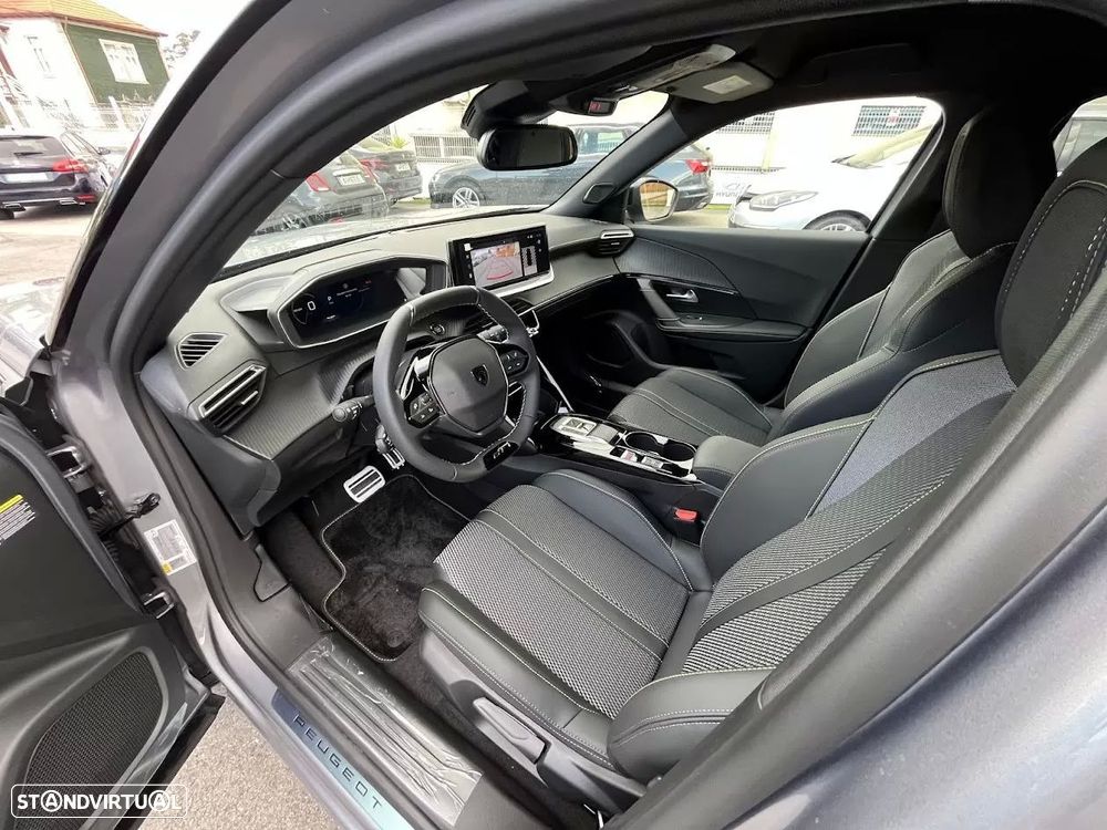 Peugeot e-2008 50 kWh GT - 26
