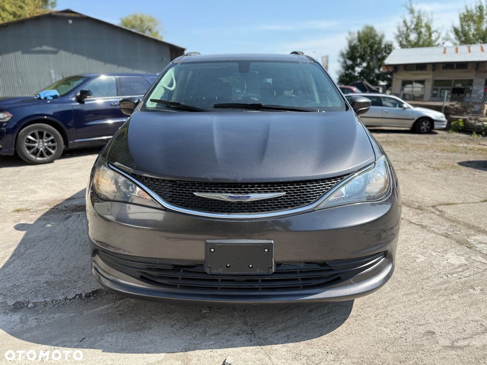 Chrysler Pacifica - 4