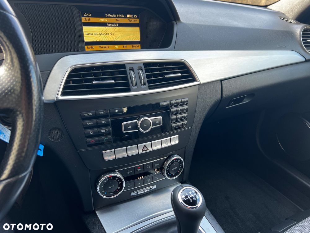 Mercedes-Benz Klasa C 180 CGI BlueEFFICIENCY Avantgarde - 17