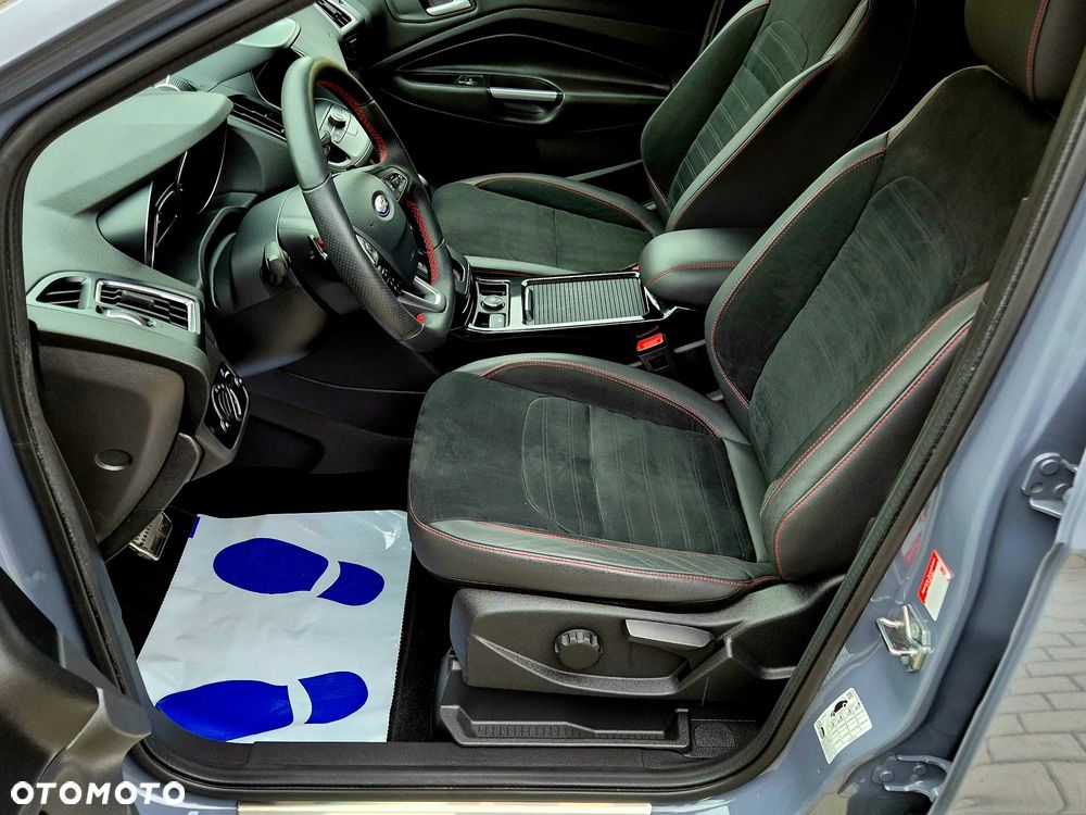 Ford Kuga 2.0 TDCi 4x4 ST-Line - 19