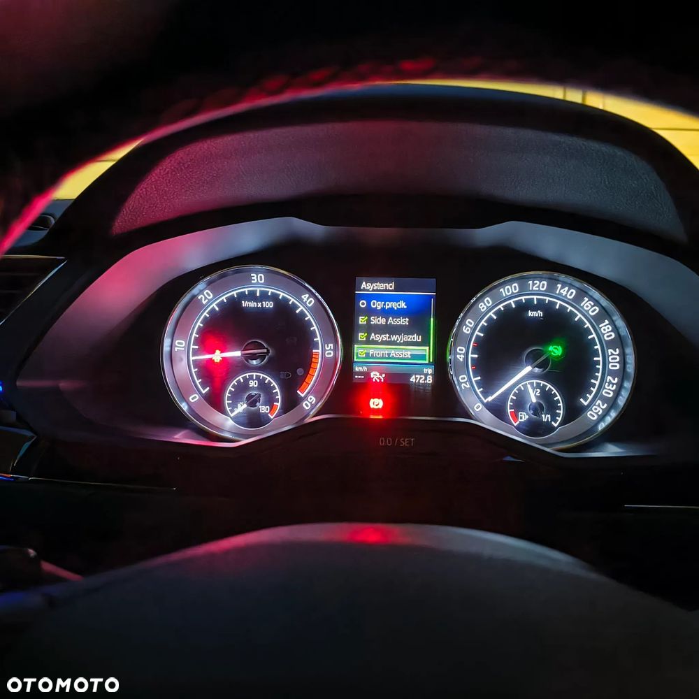 Skoda Superb 2.0 TDI L&K DSG - 19