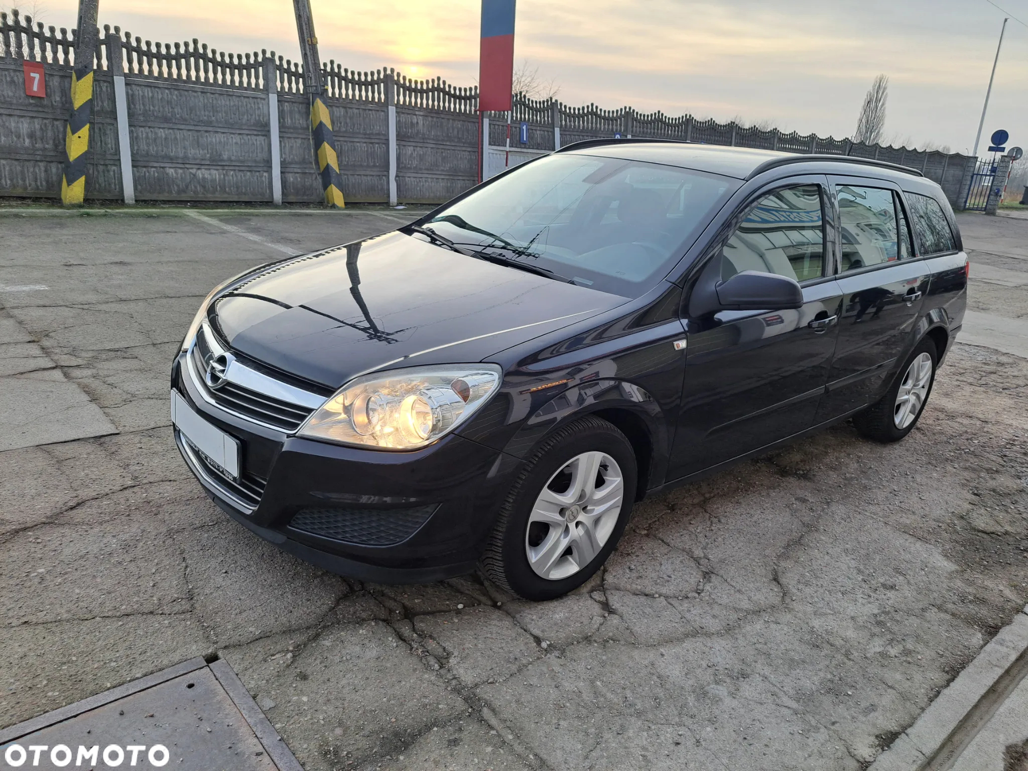 Opel Astra 1.6 Caravan NAVI - 29