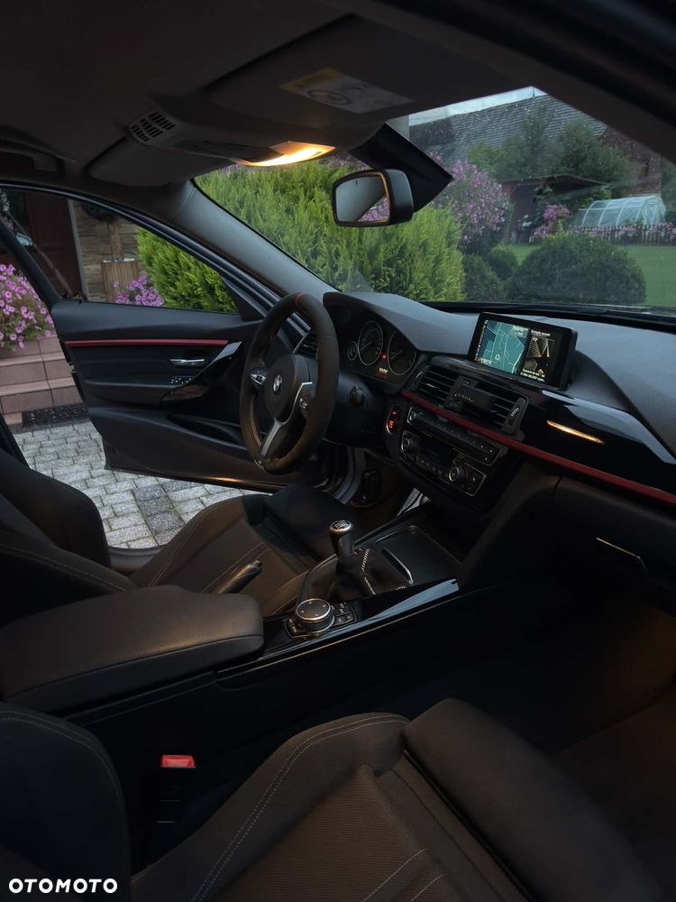 BMW Seria 3 318d xDrive Sport Line - 15