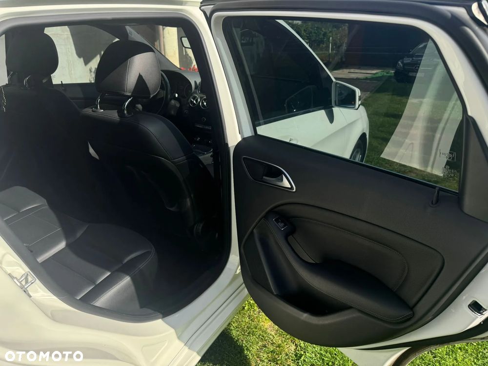 Mercedes-Benz Klasa B 250 4Matic 7G-DCT UrbanStyle Edition - 25