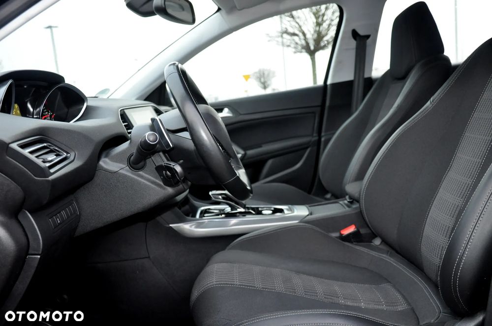 Peugeot 308 BlueHDi 130 EAT8 Black Edition - 21