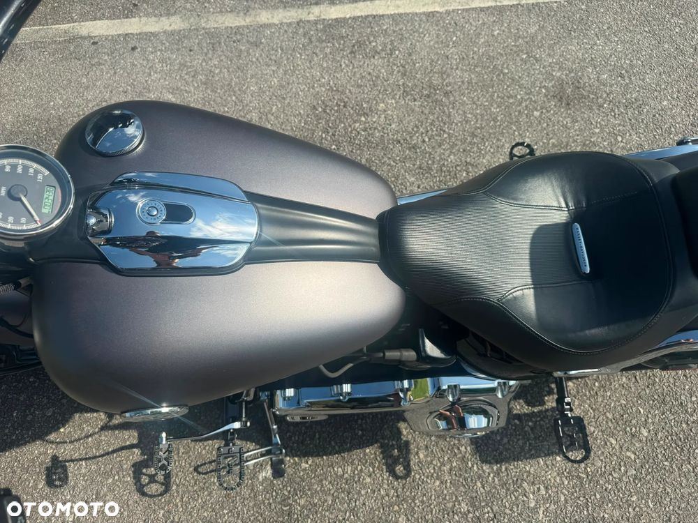 Harley-Davidson Softail Breakout - 16