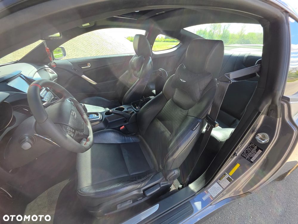 Hyundai Genesis Coupe - 21