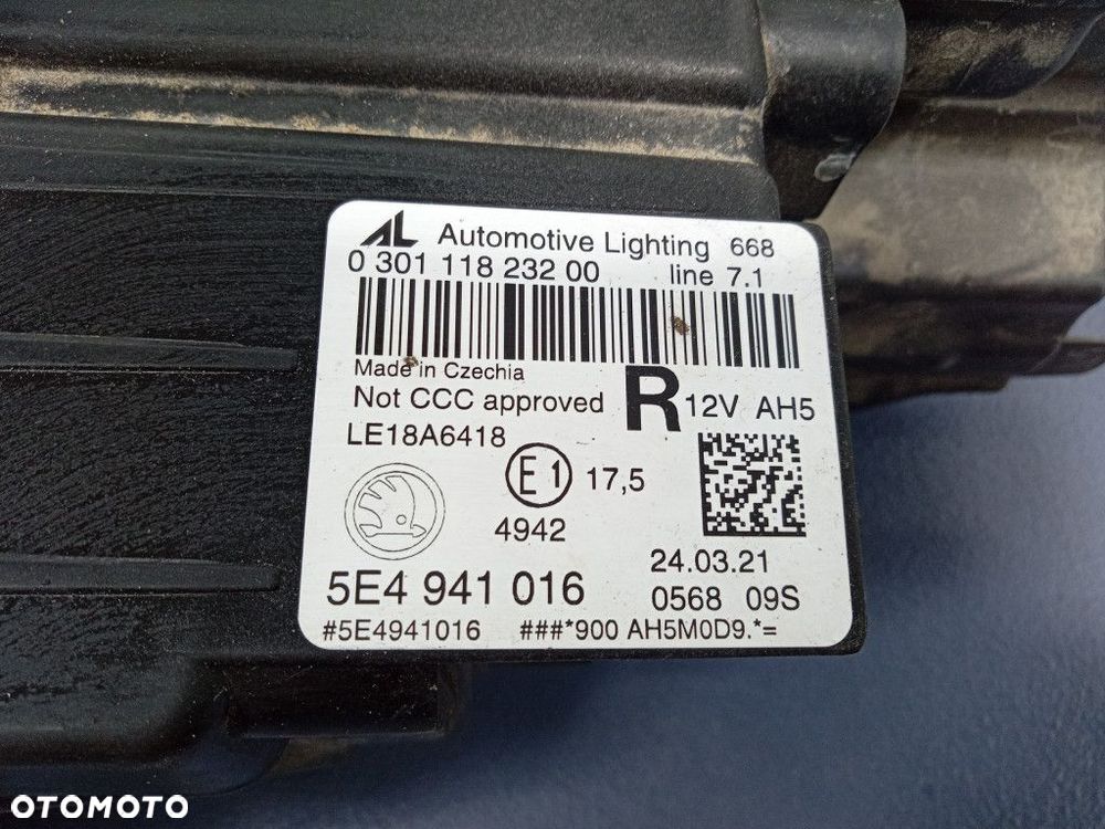 OCTAVIA IV 20- REFLEKTOR PRAWY FULL LED 5E4941016 - 4