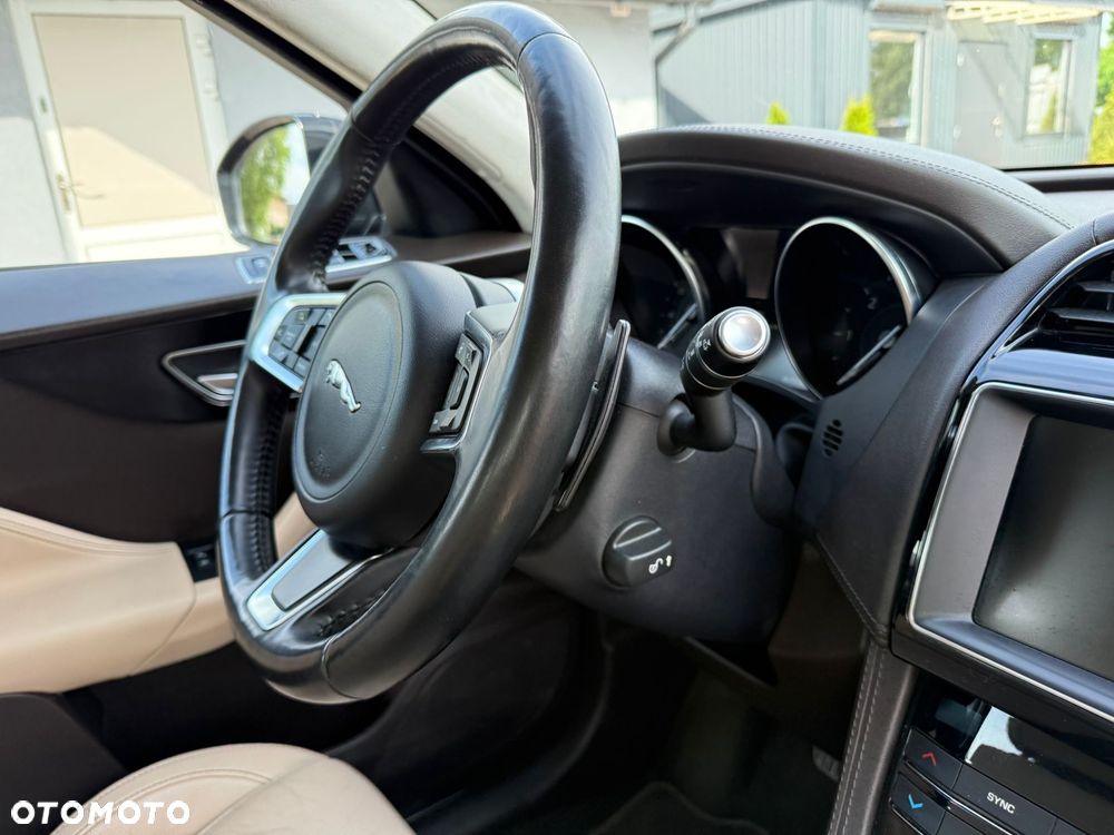 Jaguar F-Pace - 14