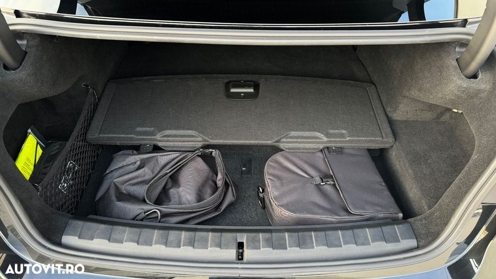 BMW Seria 3 330e Aut. M Sport - 11