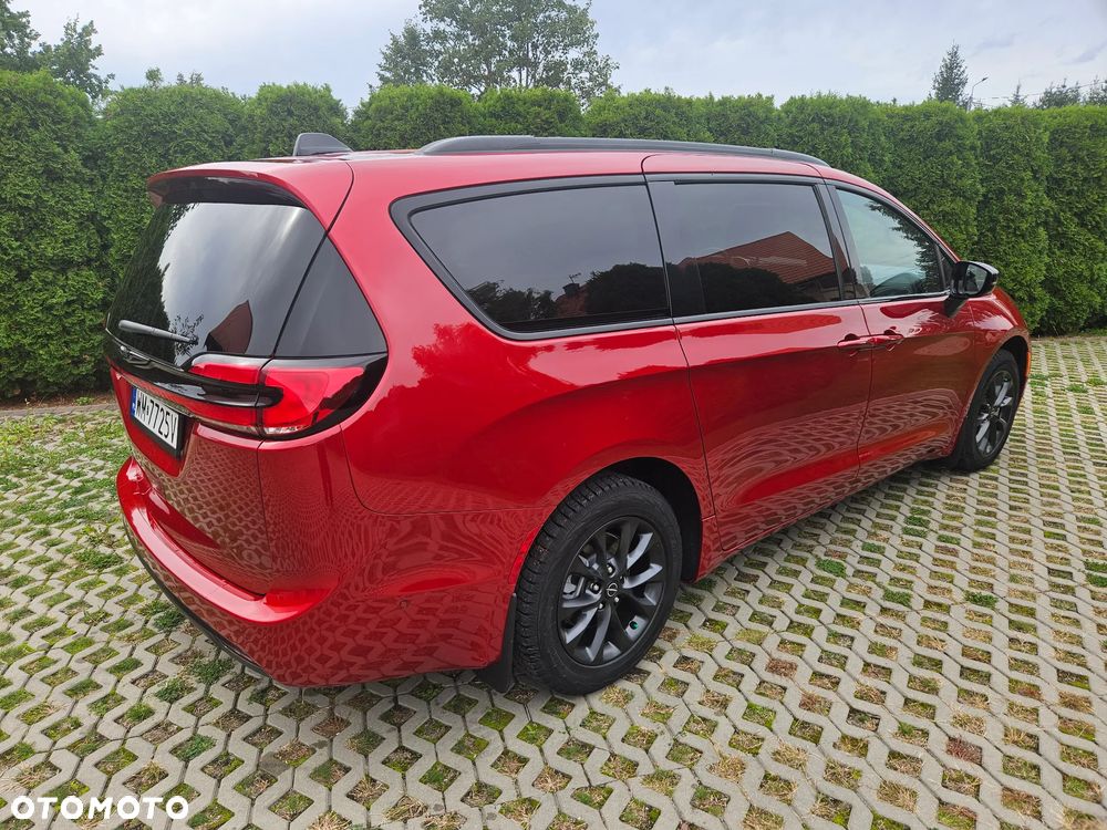 Chrysler Pacifica - 8