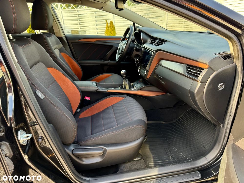 Toyota Avensis 2.0 D-4D Premium - 5