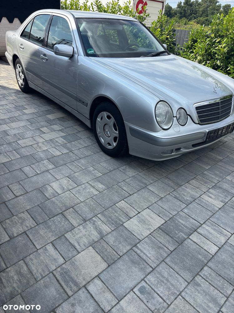 Mercedes-Benz Klasa E - 1
