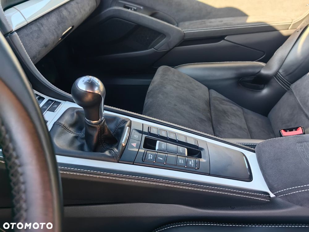 Porsche 718 Spyder - 31