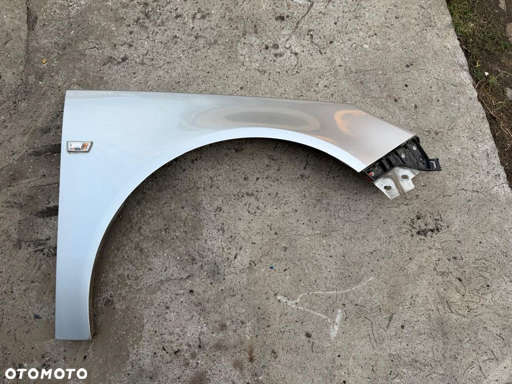 Błotnik prawy przedni przód Opel Insignia A Z176 oryginał
