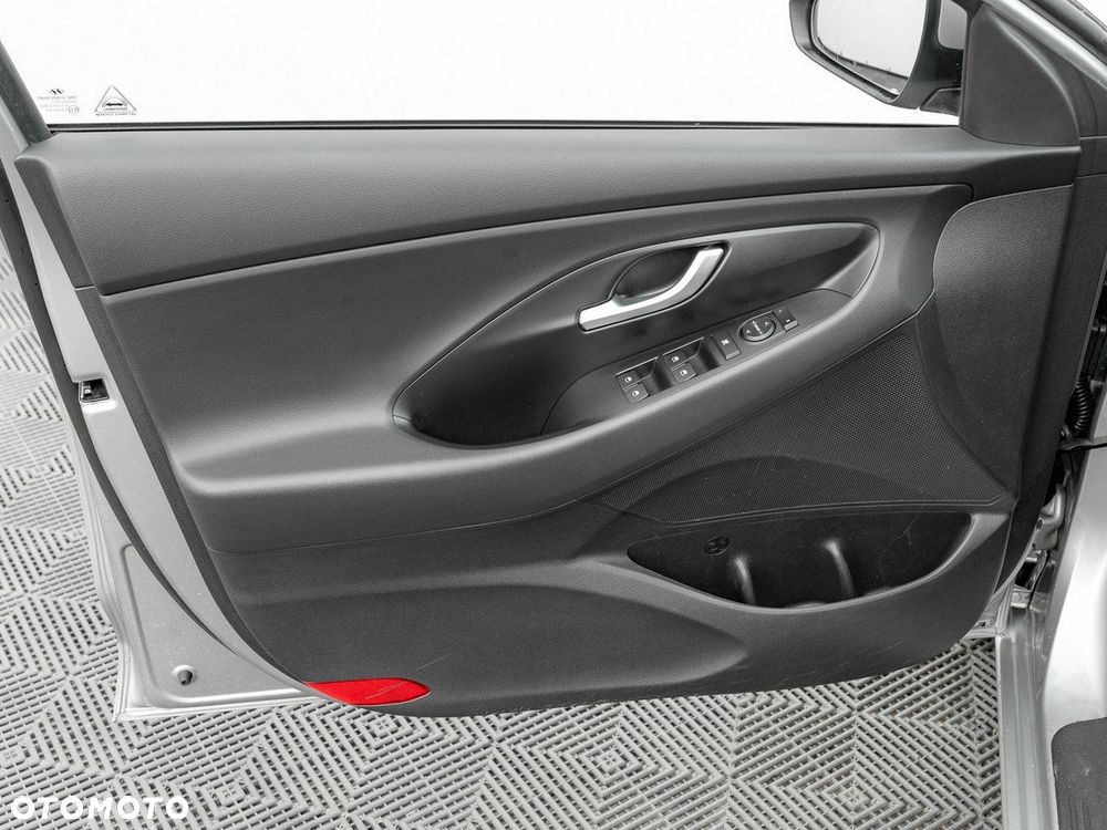 Hyundai i30 1.5 DPI Classic + - 13