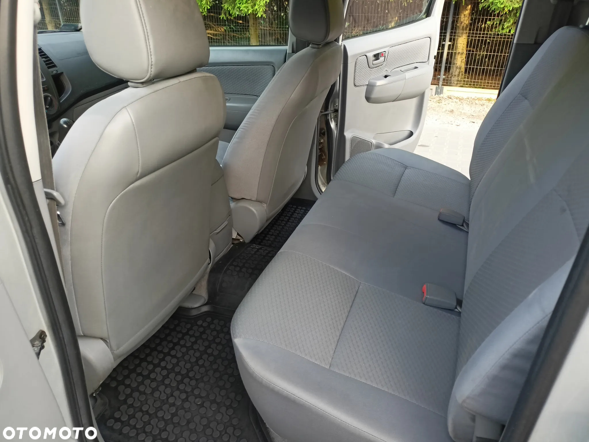 Toyota Hilux 2.5 D-4D DLX - 14