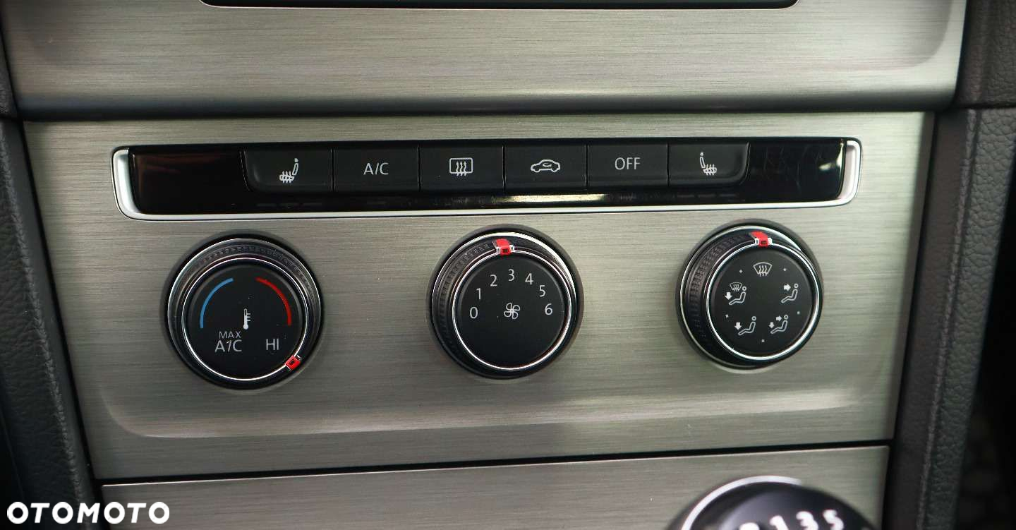 Volkswagen Golf - 25