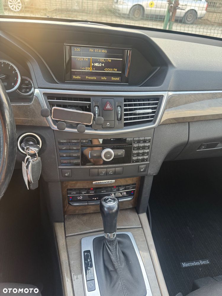 Mercedes-Benz Klasa E 250 CGI BlueEFFICIENCY Automatik Elegance - 17