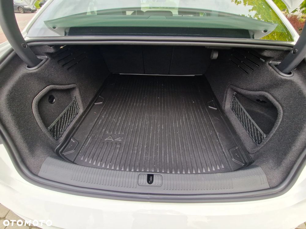 Audi A4 Limousine - 13