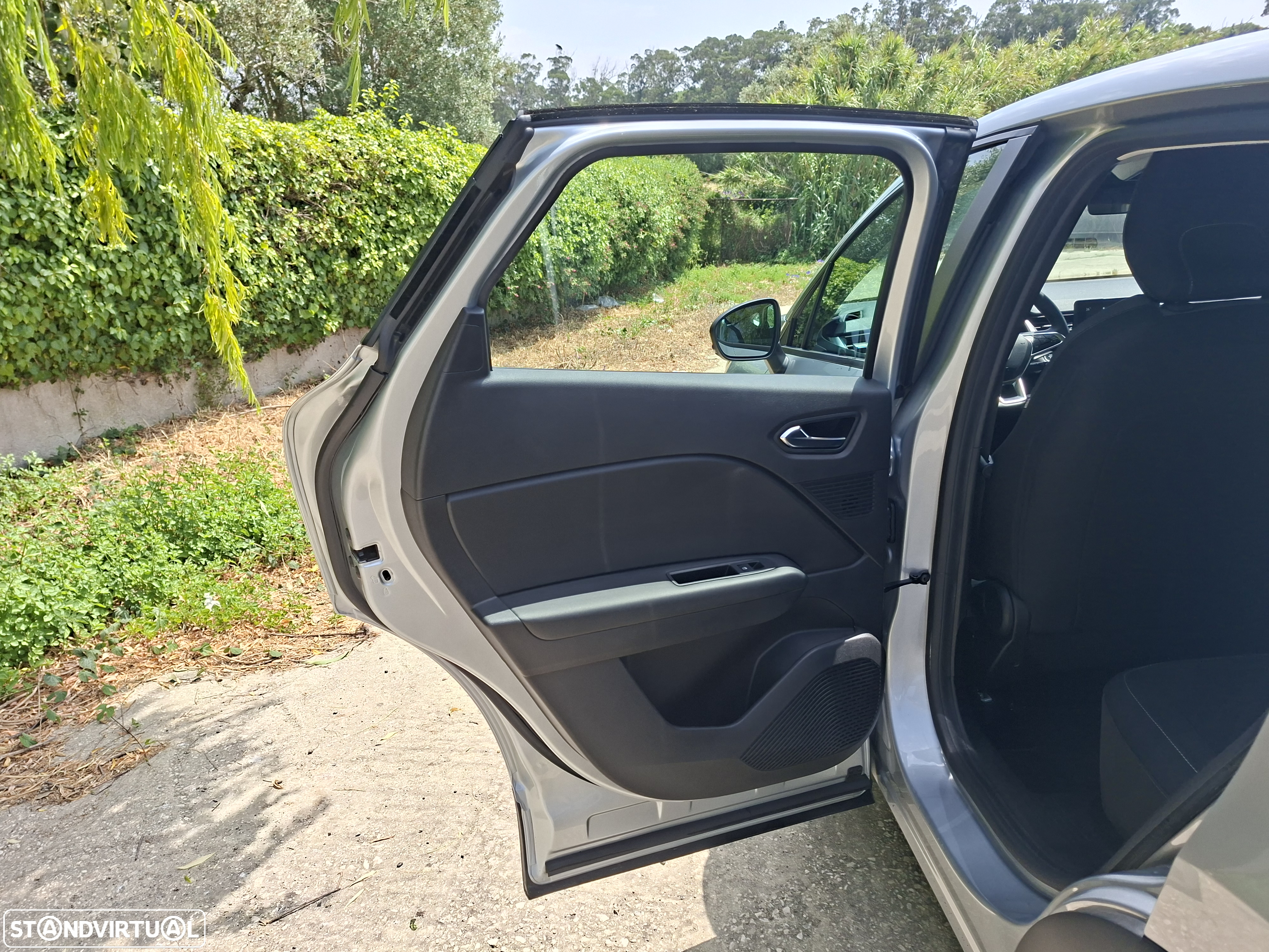 Renault Captur 1.5 dCi Exclusive EDC - 25
