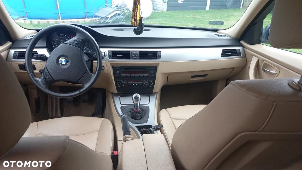 BMW Seria 3 318d - 4