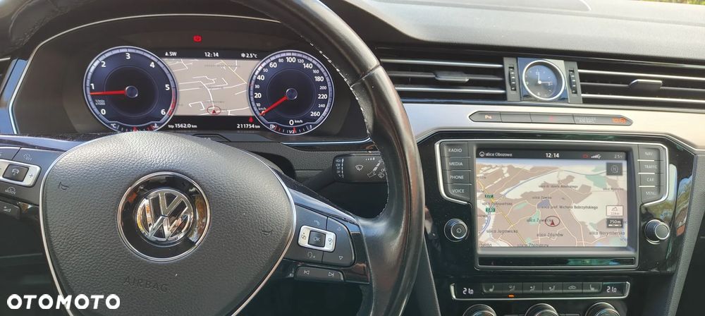 Volkswagen Passat - 13