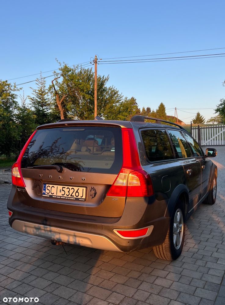Volvo XC 70 D5 AWD Momentum - 8