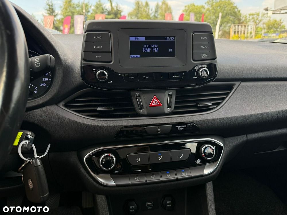 Hyundai i30 1.5 DPI Classic + - 22