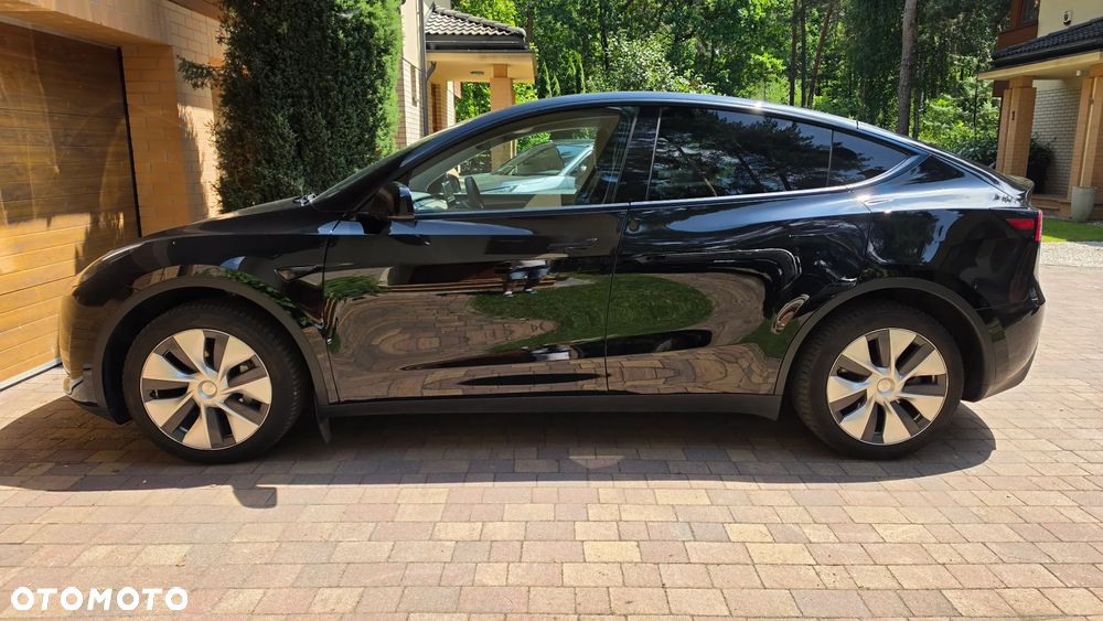 Tesla Model Y - 1