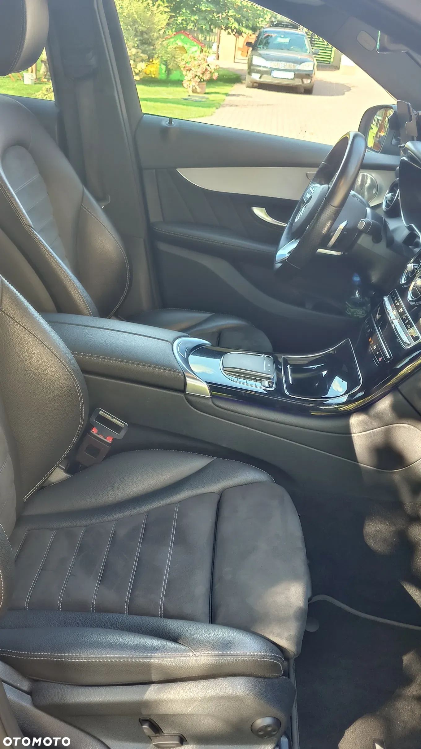 Mercedes-Benz GLC 300 e 4-Matic - 25