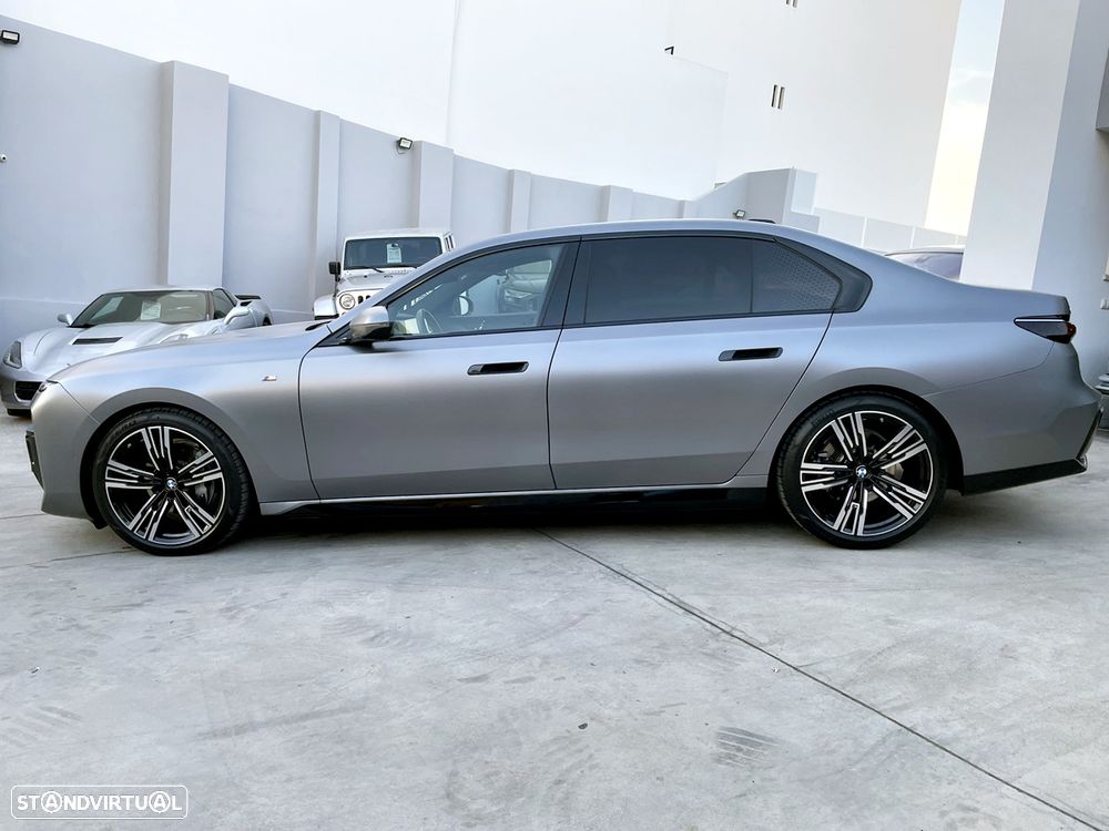 BMW 740 d xDrive Pack Desportivo M - 7