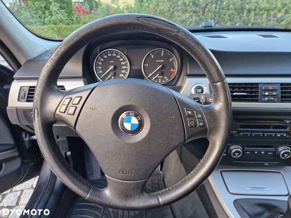 BMW Seria 3 318d - 26