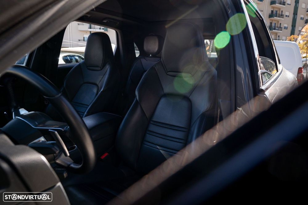 Porsche Cayenne Platinum Edition - 16