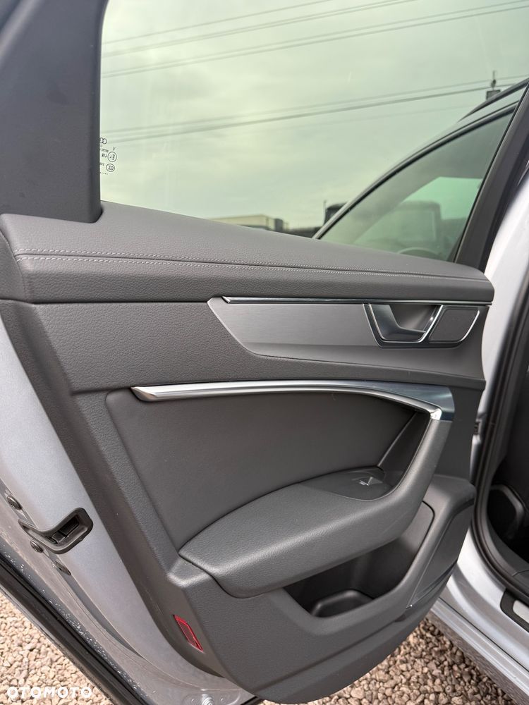 Audi A6 Avant 45 TFSI S tronic design - 17