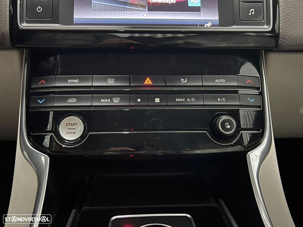 Jaguar XE 2.0 D Portfolio Aut. - 30