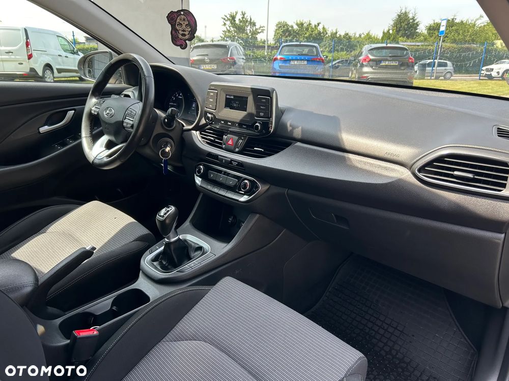 Hyundai i30 1.5 DPI Classic + - 6