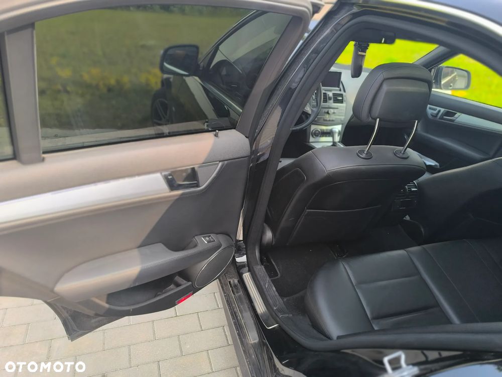 Mercedes-Benz Klasa C 300 CDI 4Matic 7G-TRONIC Avantgarde Edition - 21