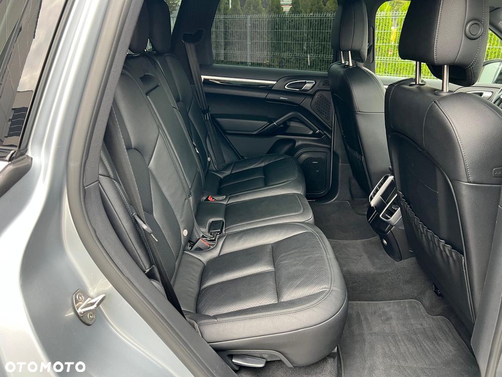 Porsche Cayenne - 34